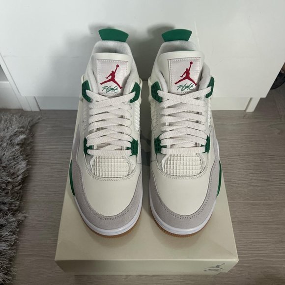 mens green nike trainers